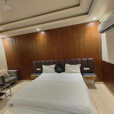 Hotel Skylark & Banquet Palwal Εξωτερικό φωτογραφία