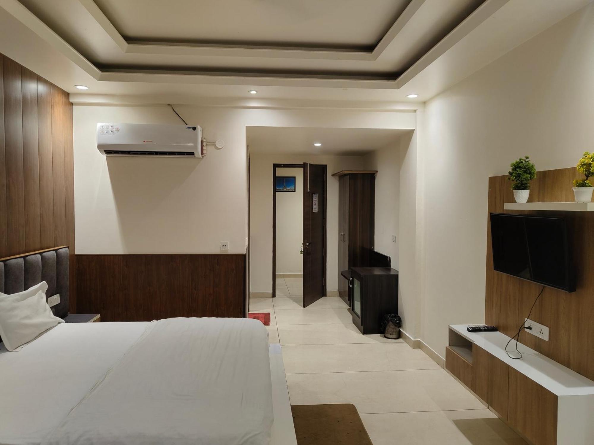 Hotel Skylark & Banquet Palwal Εξωτερικό φωτογραφία