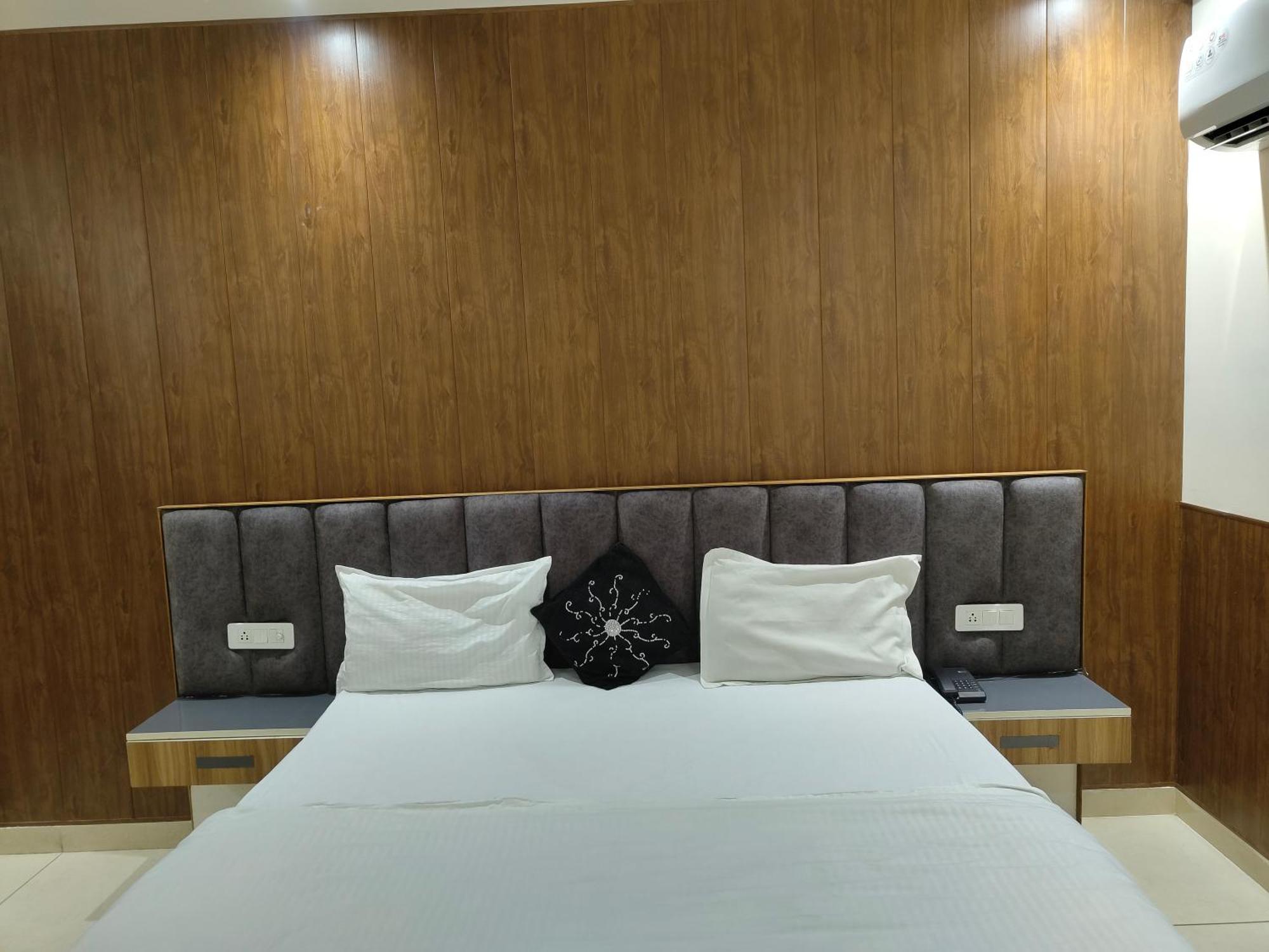 Hotel Skylark & Banquet Palwal Εξωτερικό φωτογραφία
