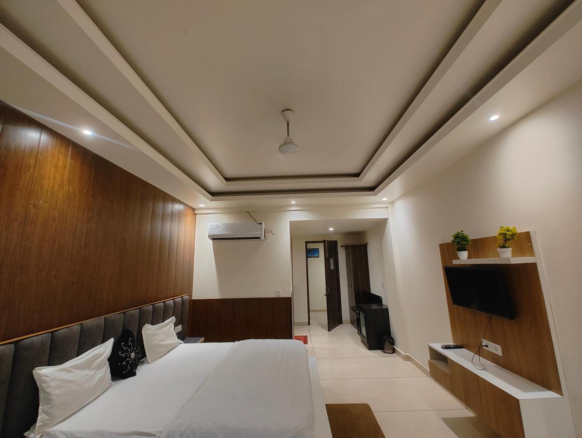 Hotel Skylark & Banquet Palwal Εξωτερικό φωτογραφία